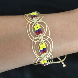 Adjustable knitted bracelet